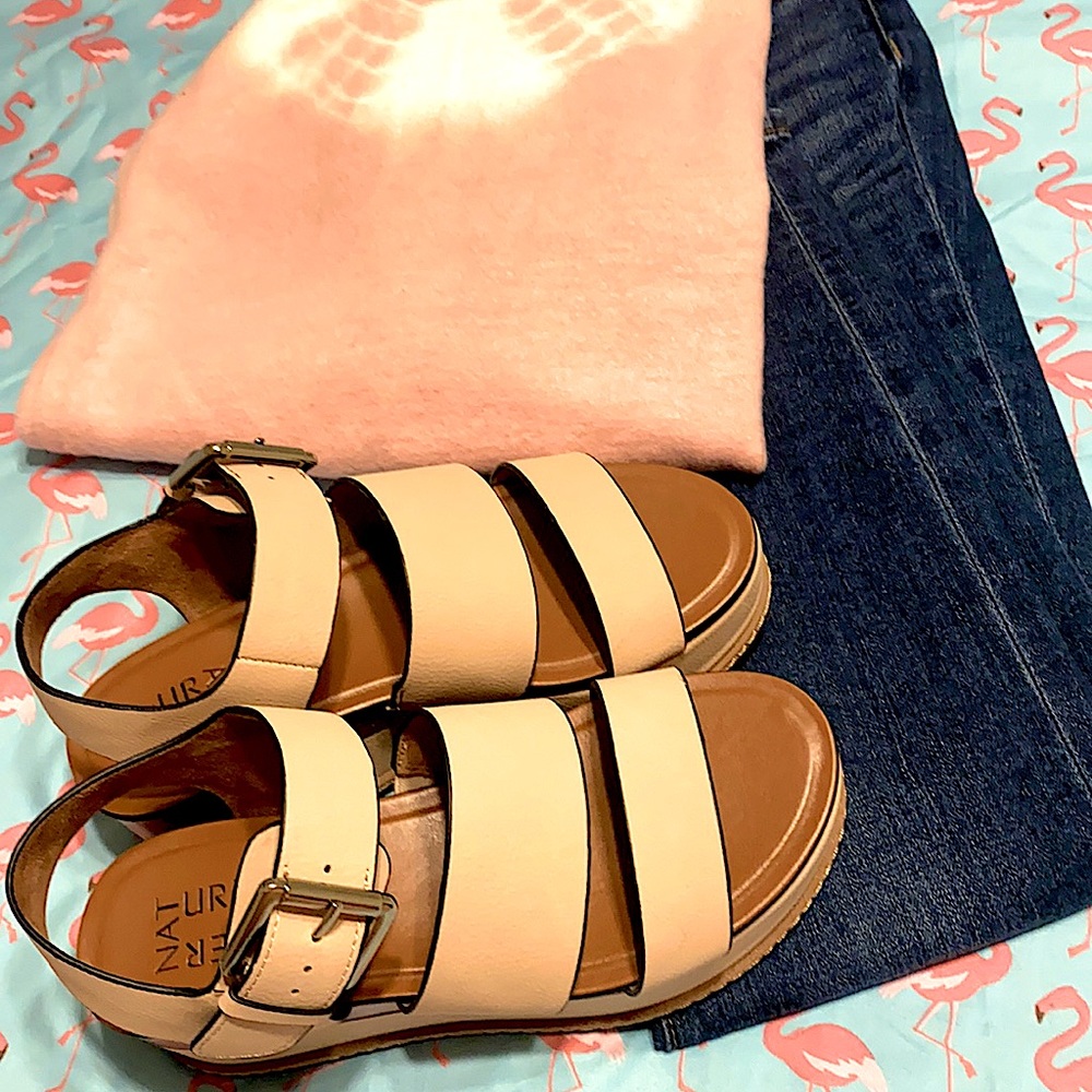 NATURALIZER BROOKE MAUVE,AND GOLD SANDALS.